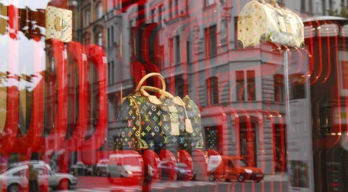Zadlužení ČR: Stát spotřeboval loni více než domácnosti zadlužení ČR