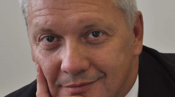 Vyřídit pracovní povolení pro cizince trvá čtyři měsíce i déle vyřídit pracovní povolení pro cizince - Martin Stolín