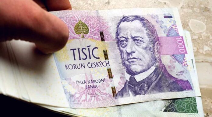 Vláda projedná návrh na plošný odklad splátek u úvěrů splatek