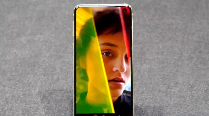 Nejprodávanější mobil v Česku byl loni Samsung Galaxy S10e samsung_galaxy