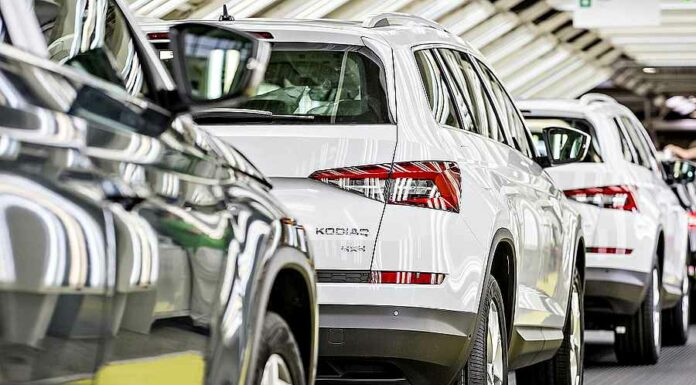 Autoprůmysl v květnu klesl o 45,2 %. Spadl export i stavebnictví v_kvetnu
