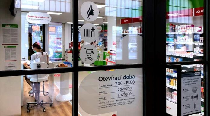 V e-shopu Dr.Max jsou nejžádanější roušky a respirátory e-shopu_Dr.Max