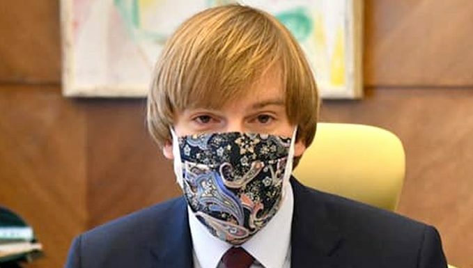 Ministr Adam Vojtěch rezignoval. Řeší se jeho nástupce Adam_Vojtech