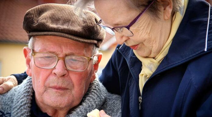 Senioři byli při krizi finančně nejvíce stabilní, ukázal průzkum financne