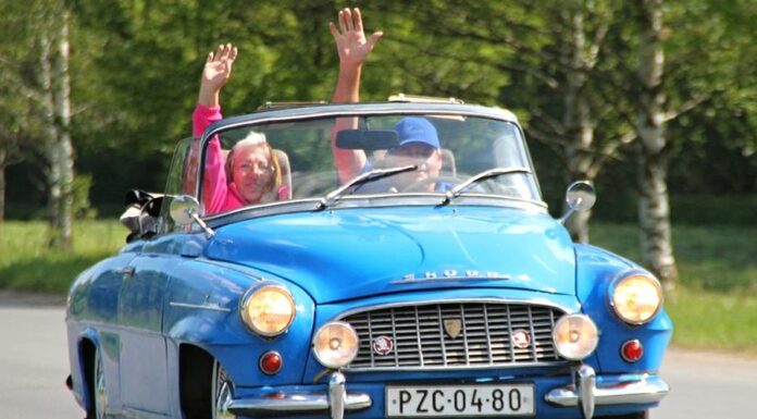 Auta si nově pořizují i starší lidé, kteří je v minulosti odmítali porizuji