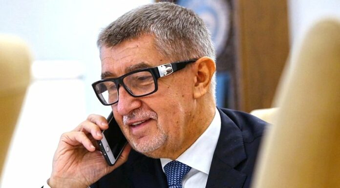 Poslanci poslechli Andreje Babiše. Schválili jeho superhrubou mzdu Andreje