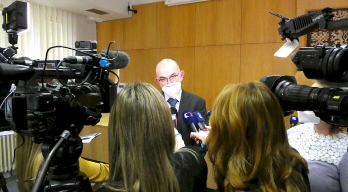 K otevření obchodů a služeb povede ještě dlouhá cesta obchodu