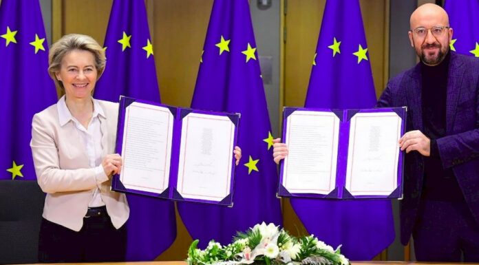 Obchodní dohoda mezi Velkou Británií a EU byla podepsána obchodni_dohoda