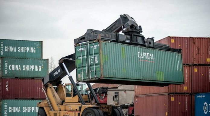 Čína znovu hlásí rekordní export i obchodní bilanci rekordni