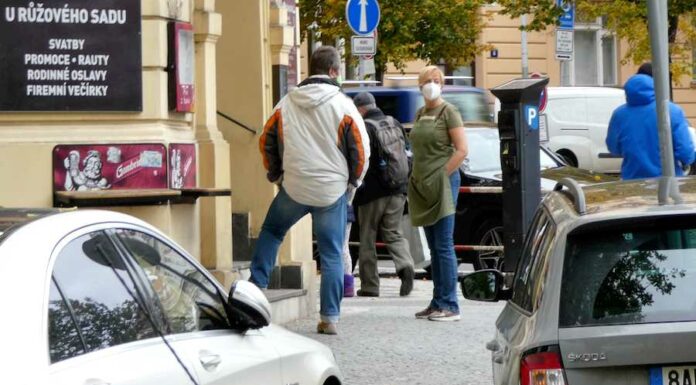 Pondělní rozvolnění opatření nastane v celé zemi, nebo nikde rozvolnovani