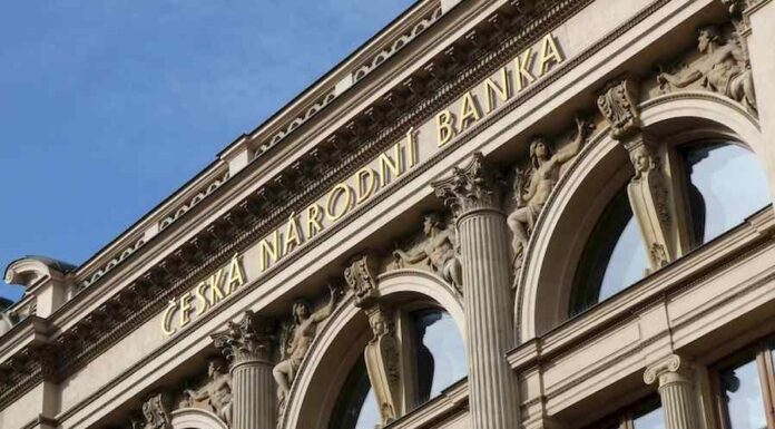 ČNB nechala sazby beze změny. ECB znovu omezila dividendy sazby