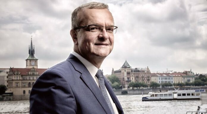 Miroslav Kalousek prokázal odvahu. Vzdal se funkce Kalousek
