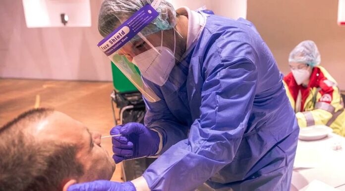 Rozhodnutí o frekvenci testů se odkládá. Ve hře jsou PCR testy PCR_testy