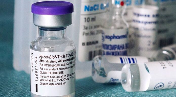 Pfizer je vítěz. Ne však docela. Přichází s plánem na třetí dávku Pfizer