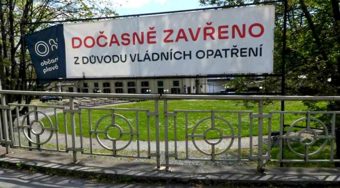 Dnes v Česku znovu otevírají obchody, galerie a další služby galerie