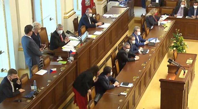 Sněmovna schválila ve třetím čtení pravidla kurzarbeitu pravidla_kurzarbeitu