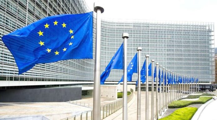 EU si zajistila 1,8 mld. dávek Comirnaty, s AstraZenekou končí Comirnaty