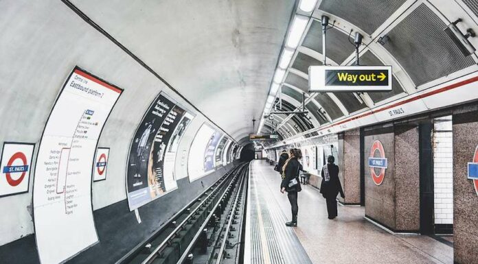Agentura Fitch zlepšila výhled úvěrového ratingu Británie Fitch