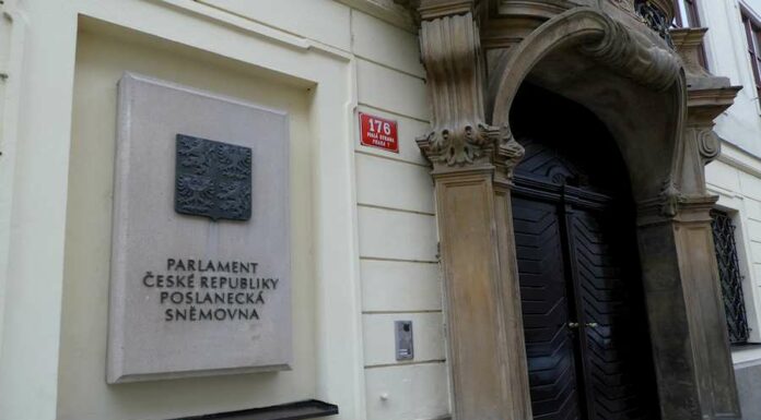 Poslanci přihráli Pojišťovně VZP až miliardu ročně navíc VZP