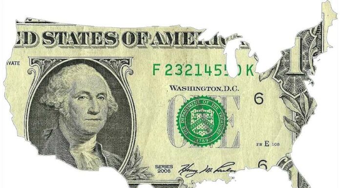Deficit USA díky poklesu výdajů a růstu příjmů brutálně klesl USA