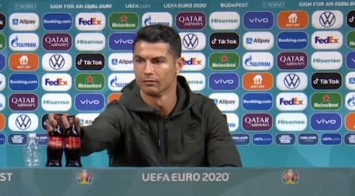 Ronaldo odsunul Coca-Colu a akcie firmy spadly přes 0,5 %