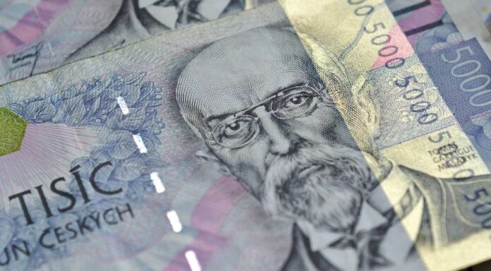 Státní rozpočet v srpnu skončil v deficitu 298,1 miliardy Kč miliardy