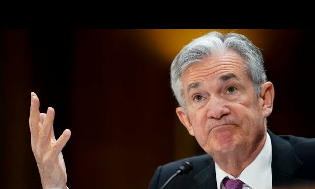 Šéf FED Powell čelí tlaku na odvolání. Kvůli klimatu i bankám