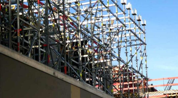 Stavby kvůli absenci materiálu zastavilo 42 % stavebních firem stavebnich_firem