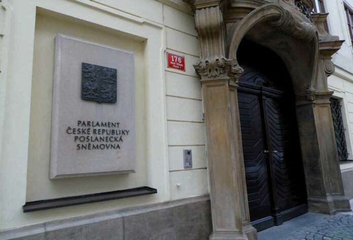 zmazeni_platu_politiku zmrazeni_platu_politiku