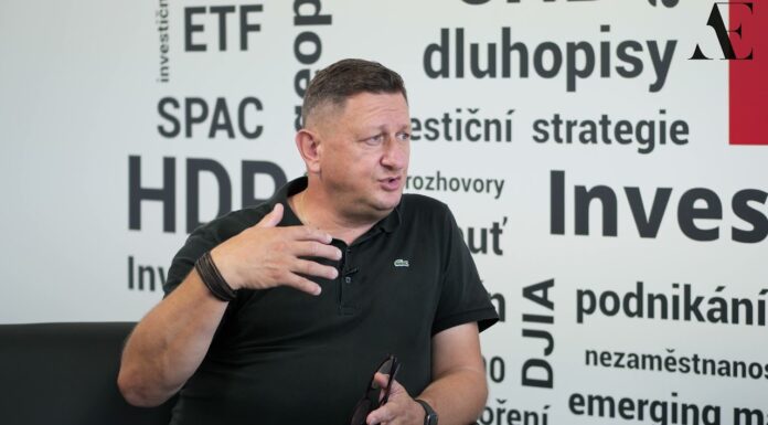 Světu hrozí studená válka USA a Číny a dezintegrace EU