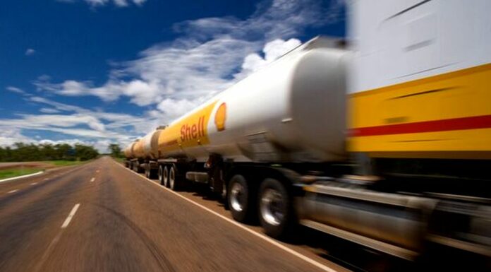 Shell prchá z Nizozemska do Británie kvůli daním a aktivistům Shell