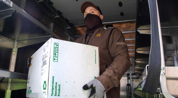 Americká UPS již doručila přes miliardu vakcín proti covidu UPS