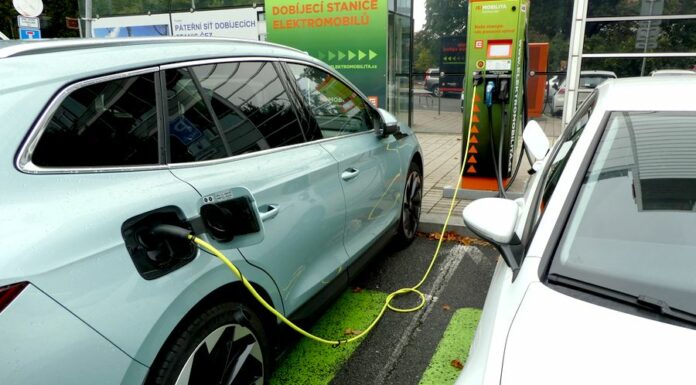 Elektroautům dochází šťáva. Nemají dobíjecí stanice dobijecí_stanice