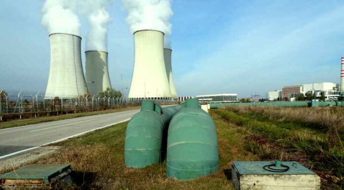 Rakušané hrozí soudem kvůli energii z jádra. Vlažní jsou i Němci jadra