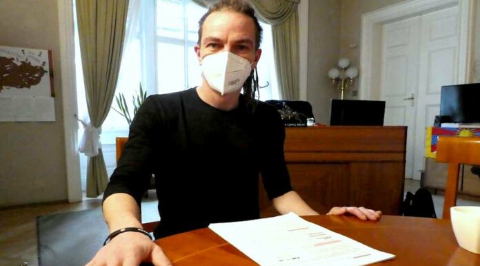 Stavební úřady zůstanou tam, kde jsou, potvrdil Bartoš stavebni