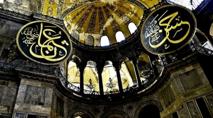 Erdogan bojuje s covidem a Turecko s 48,7% inflací Erdogan
