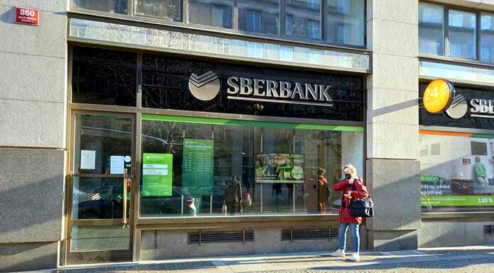 Klienti vzali Sberbank útokem. Ta zavřela pobočky Sberbank