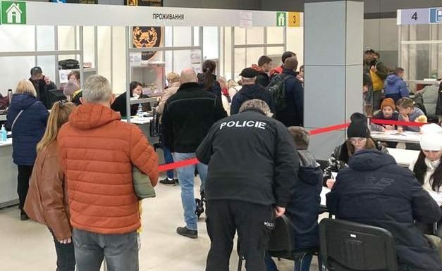 Ukrajinu opustilo skoro 2 miliony lidí, Česko řeší kapacitní limity Ukrajinu