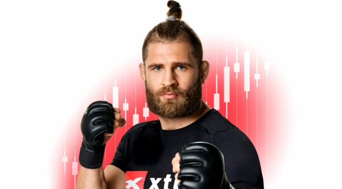 XTB angažovala pro osvětu investování bojovníka Procházku XTB