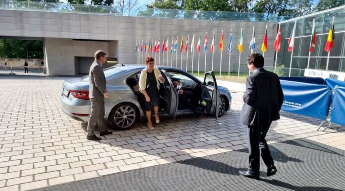 Ministři životního prostředí EU dnes řeší spalovací motory ministri