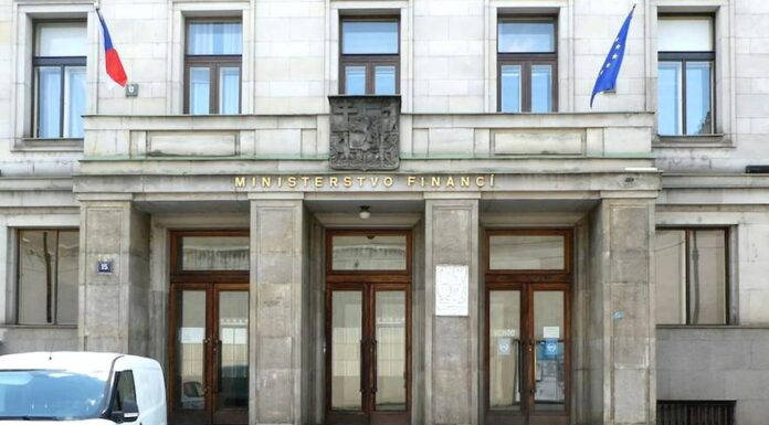 Paušalisté s vyšším příjmem budou platit 26 tisíc měsíčně pausaliste
