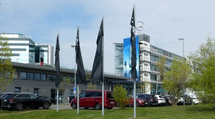 Výroba aut dál klesá. A i zánovní auta zdražují o desítky procent vyroba_aut