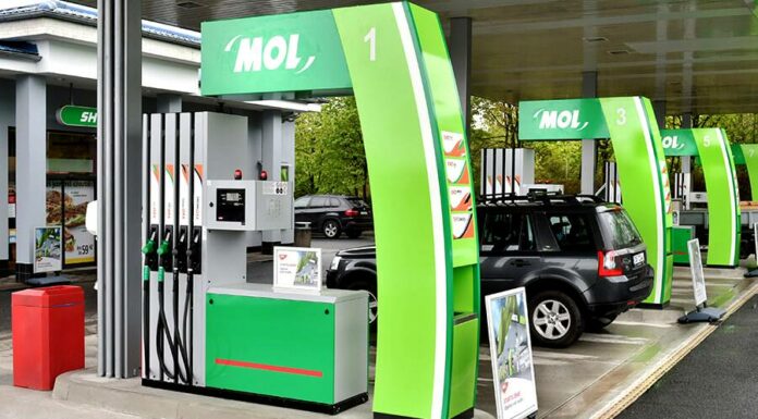 Maďarsko víc zdaní banky, řetězce, energetické i farma firmy madarsko