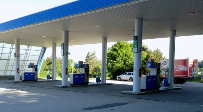 Cena ropy zlevňuje, benzin a nafta v Česku ale dál zdražují nafta