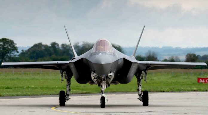 Vláda kupuje 24 stíhaček F-35 a ruší tendr na BVP F_35
