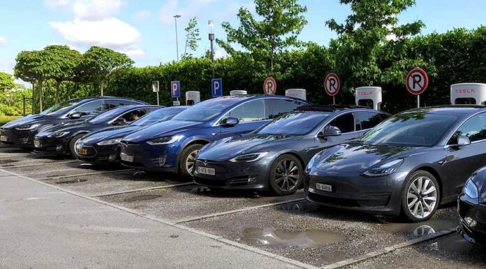 Automatické řízení má stále své mouchy. USA hlásí 392 nehod rizeni