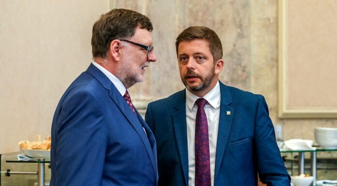 Vláda zvedla letošní deficit rozpočtu o 50 miliard korun vlada