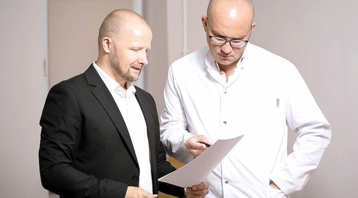Posudkoví lékaři zrychlí. Pomohou sestry i záchranáři lekari