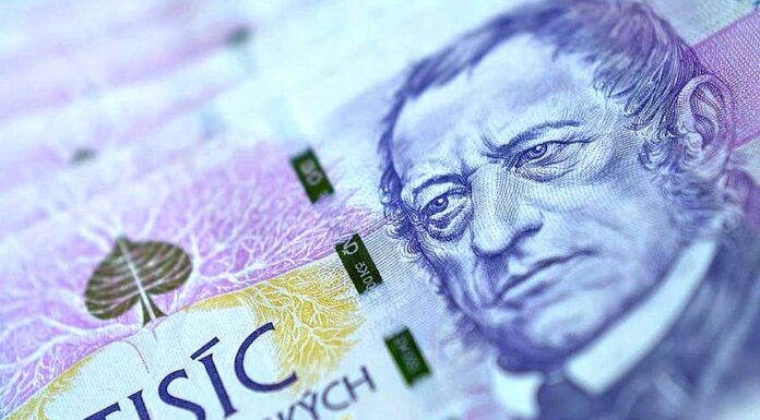 Platy ve veřejném sektoru stoupnou od září o 10 % platy