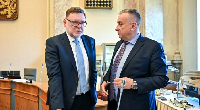 Deficit státního rozpočtu se vládě vymyká z rukou rozpoctu
